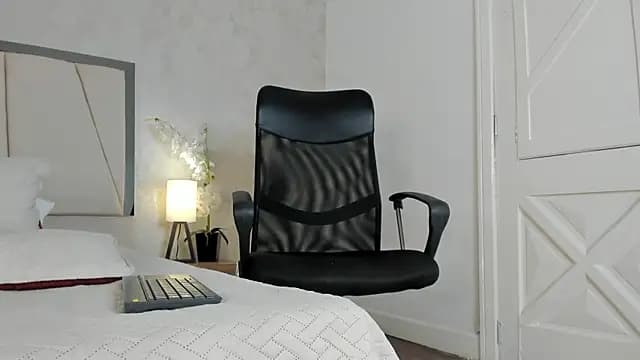 Aleya_Black live cam on Stripchat