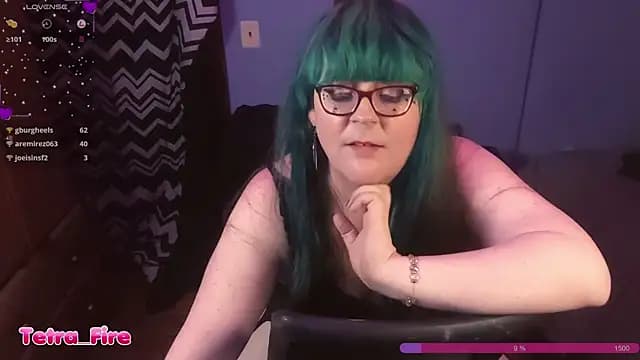 Tetra_Fire live cam on Stripchat