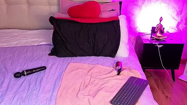 golden_muse26 live cam