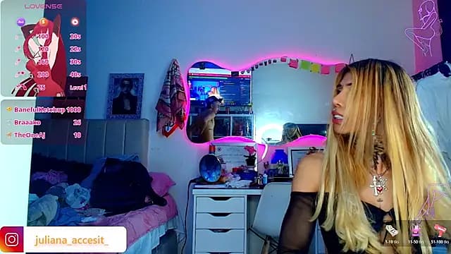 caroline_cossei live cam
