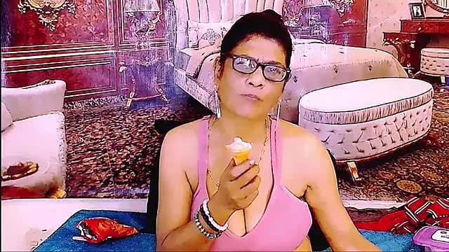 IndianAllure live cam