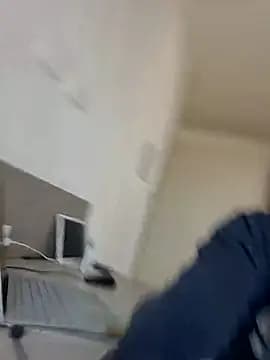 mrlyuis live cam on Stripchat