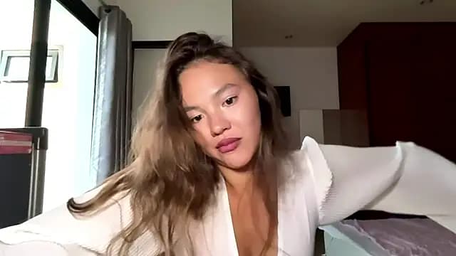 kamila_18_french live cam