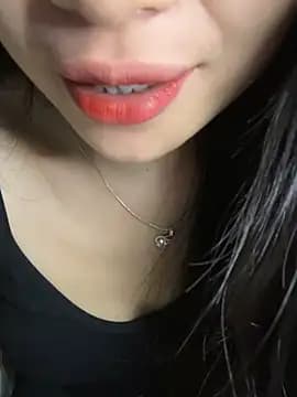 Lilyy_babyy live cam