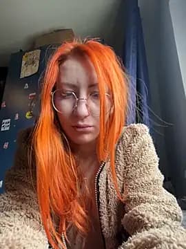 DaddysLittleSlutfox live cam