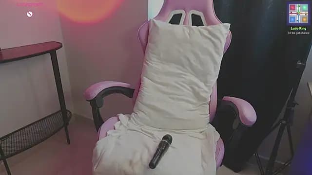 Anyone__666 live cam on Stripchat