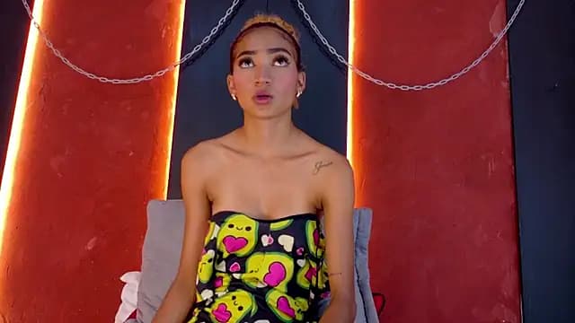 Charlotte_Love10 live cam