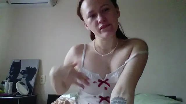 Whisper_Of_Desire live cam