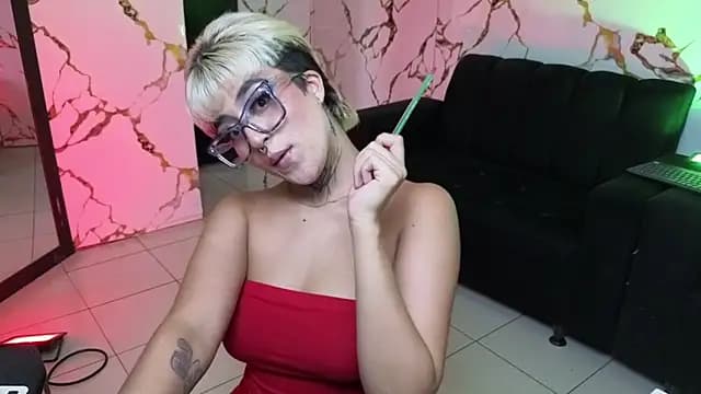 Rebeka-baker live cam