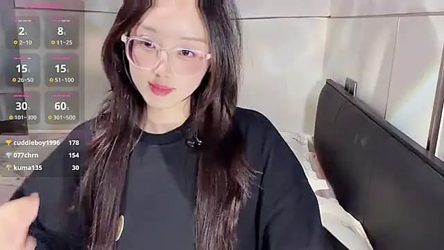 Alice-babyone live cam on Stripchat