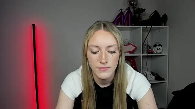 EvelynBlond live cam