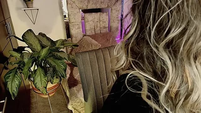 Dahnia_cruz live cam