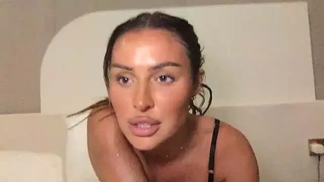 Selenaox live cam