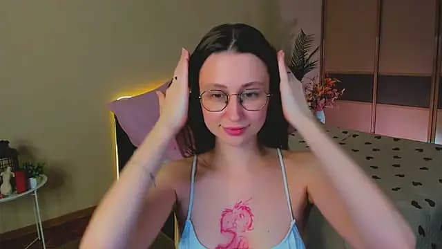 YourLovellyStory live cam