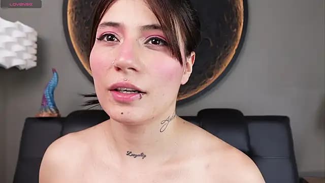 miss_sharlotte18 live cam