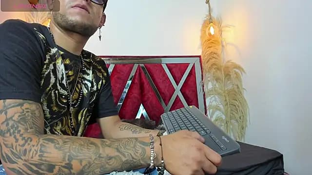 Nickk_21_ live cam on Stripchat