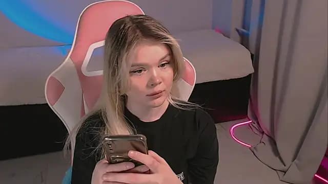 VeronaAura live cam on Stripchat