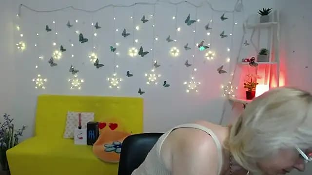 LaurenWishy live cam on Stripchat