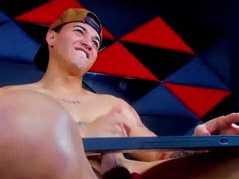rocoo_santos live cam on Stripchat