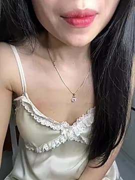 Lilyy_babyy live cam