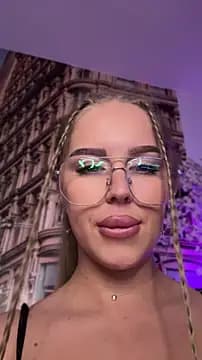 AubrieleRouj1 live cam