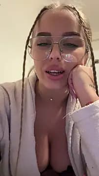 AubrieleRouj1 live cam