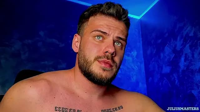 CLOUDYJULIUS live cam