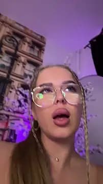 AubrieleRouj1 live cam