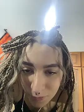 karla-thomsom10 live cam