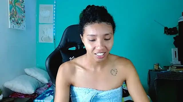 sensitive_brunette live cam on Stripchat