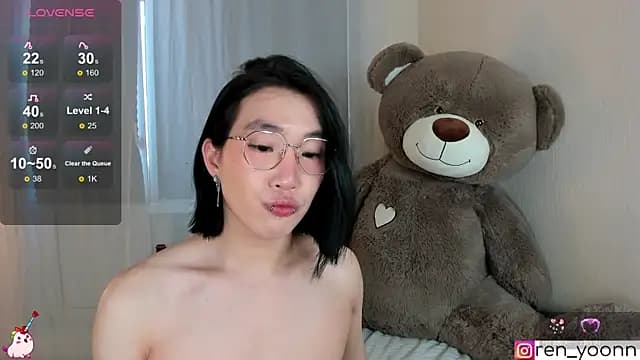 Ren_yoon live cam on Stripchat