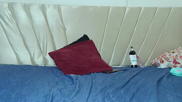 aly_n_sebas live cam on Stripchat