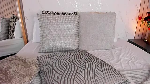 EmelyParker live cam on Stripchat