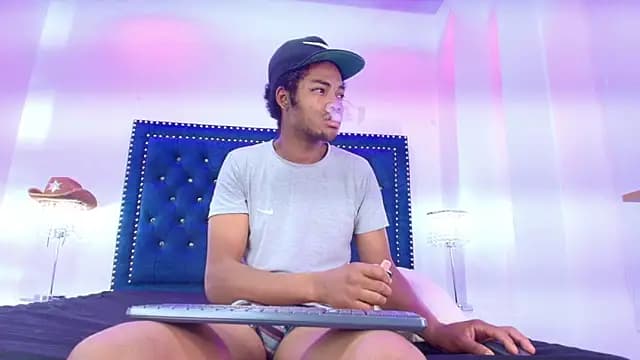 Cristal_and_luke live cam