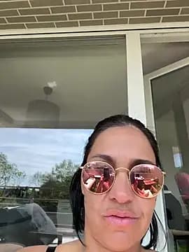 LaPetiteKim live cam