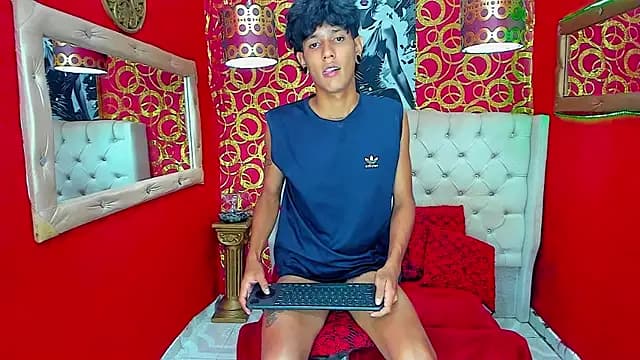 straightyoungpein live cam on Stripchat