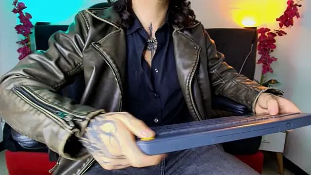 Axell_Kussh live cam