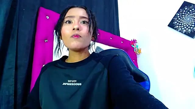 Jenng18 live cam on Stripchat