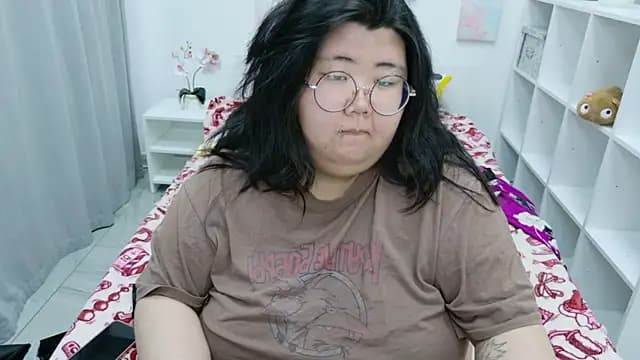 Nadine_asian live cam
