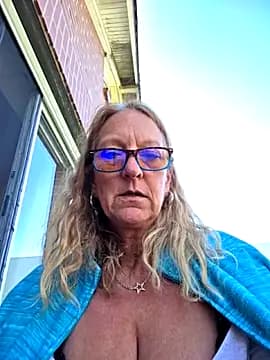 HotWifeLyn68 live cam