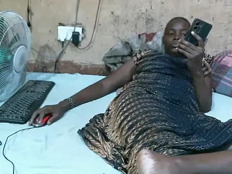 cute_naimah live cam