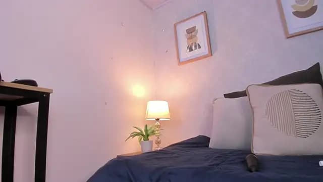 Caroline_dh live cam