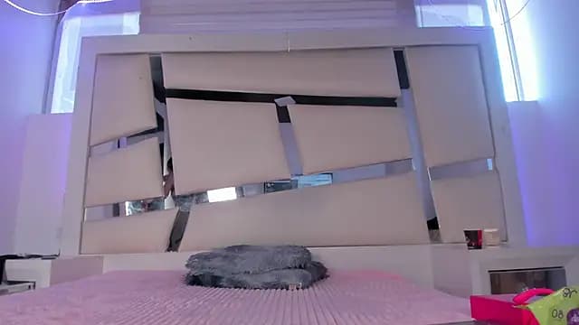 chrystal_js live cam