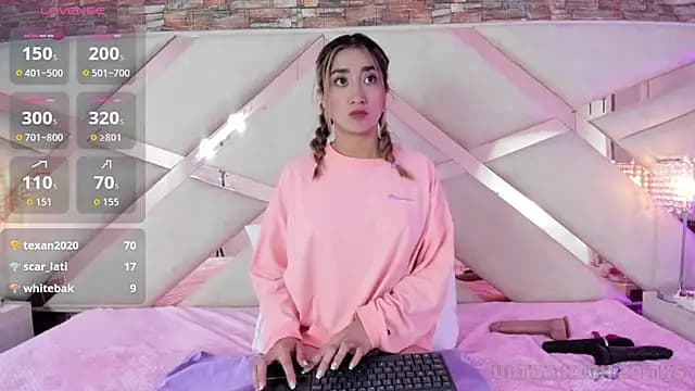 lucy_davies live cam