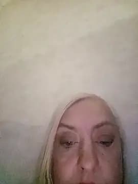 Julia20X live cam on Stripchat