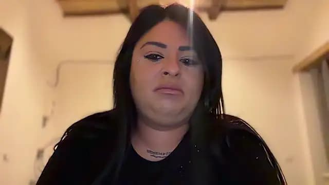 giaduzza live cam on Stripchat