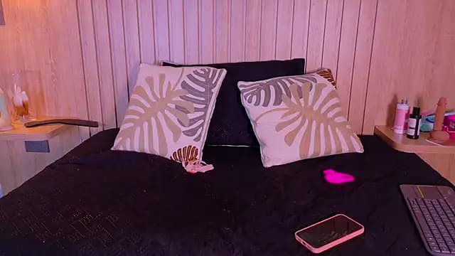 Charlott__18 live cam