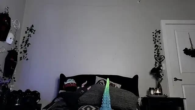 Ivey_Strigoi live cam