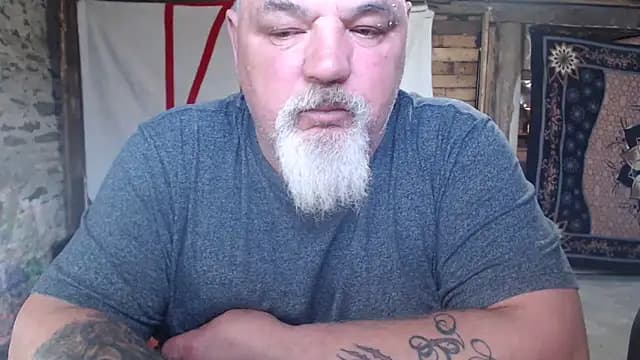 Newfiesausage1972 live cam