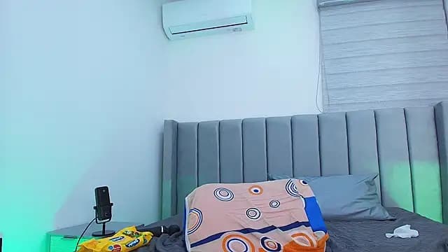 carol_juicyy live cam